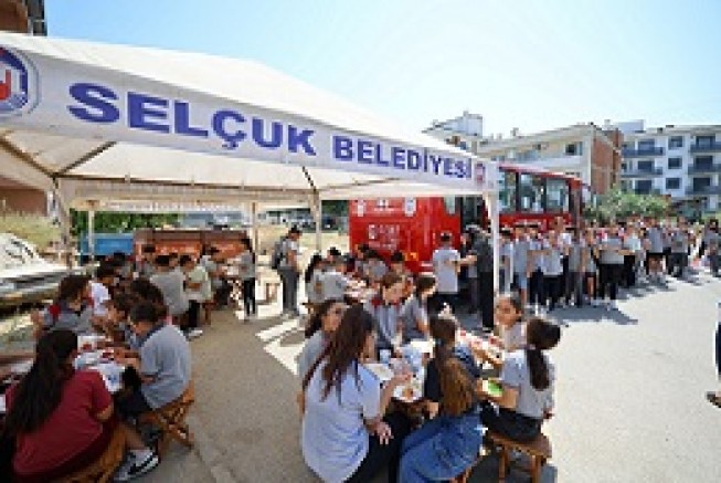 KENT LOKANTASI ÖĞRENCİ OTOBÜSÜ 1 YAŞINDA