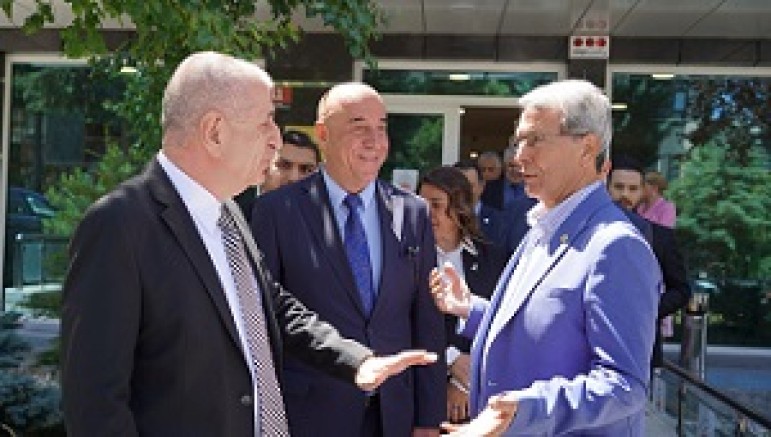Prof. Dr. Ümit Özdağ, Kutlu Parti Genel Başkanı Prof. Dr. Yusuf Halaçoğlu’nu ziyaret etti.
