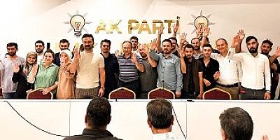 AK PARTİYE KATILIMLAR SÜRÜYOR