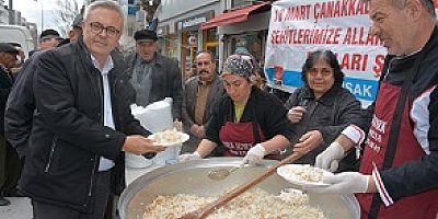 CHP Uşak İl Örgütü, Canakkale Zaferinin 108.yildonümü sebebiyle Pilav üstü Tavuk Dağıttı