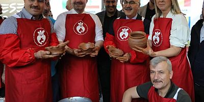 DÜNYA, MENEMEN BELEDİYESİ 1. ULUSLARARASI ÇÖMLEK FESTİVALİ’NDE BULUŞTU