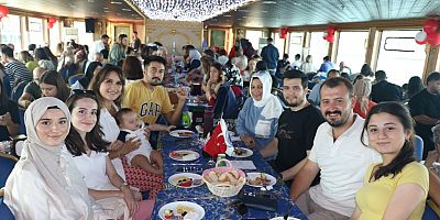 KARAHALLILAR VAKFI ETKİNLİĞİ BOĞAZİÇİNDE TEKNE TURU VE KAHVALTI
