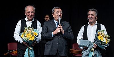 Konak sezona Ortadaki Oyun’la başladı