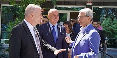 Prof. Dr. Ümit Özdağ, Kutlu Parti Genel Başkanı Prof. Dr. Yusuf Halaçoğlu’nu ziyaret etti.