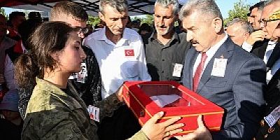 Şehit Piyade Sözleşmeli Er Özcan Kaya, son yolculuğuna uğurlandı