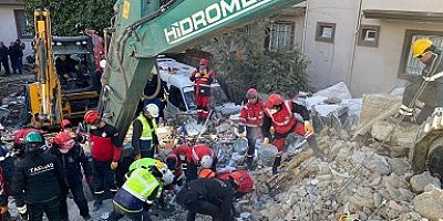 Türkiye’nin dört bir yanından gelen 10 bin madencimizin ellerinden öpüyoruz