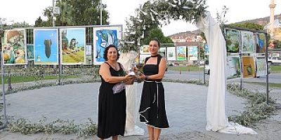 UKRAYNALI VE RUS KARİKATÜRİSTLER BARIŞ İÇİN EFES SELÇUK'TA BULUŞTU