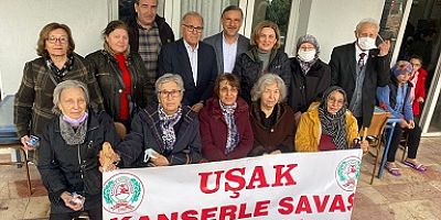 Uşak Kanserle Savaş Derneği Yönetimi Depremzedelerle Kahvaltı yaptı.