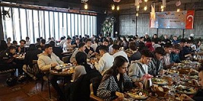 UŞAKLI AK GENÇLER KAHVALTIDA BİRARAYA GELDİLER