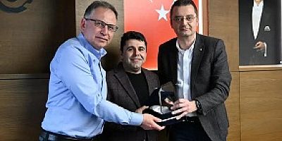 UTSO'DAN BASRİ YILDIRIMA PLAKET