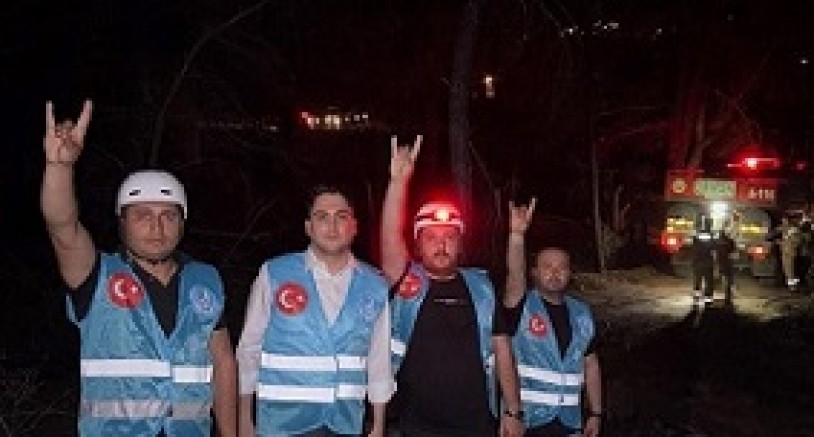 Ülkü Ocakları İzmir İl Başkanlığı Yangınlarla Mücadele ediyor